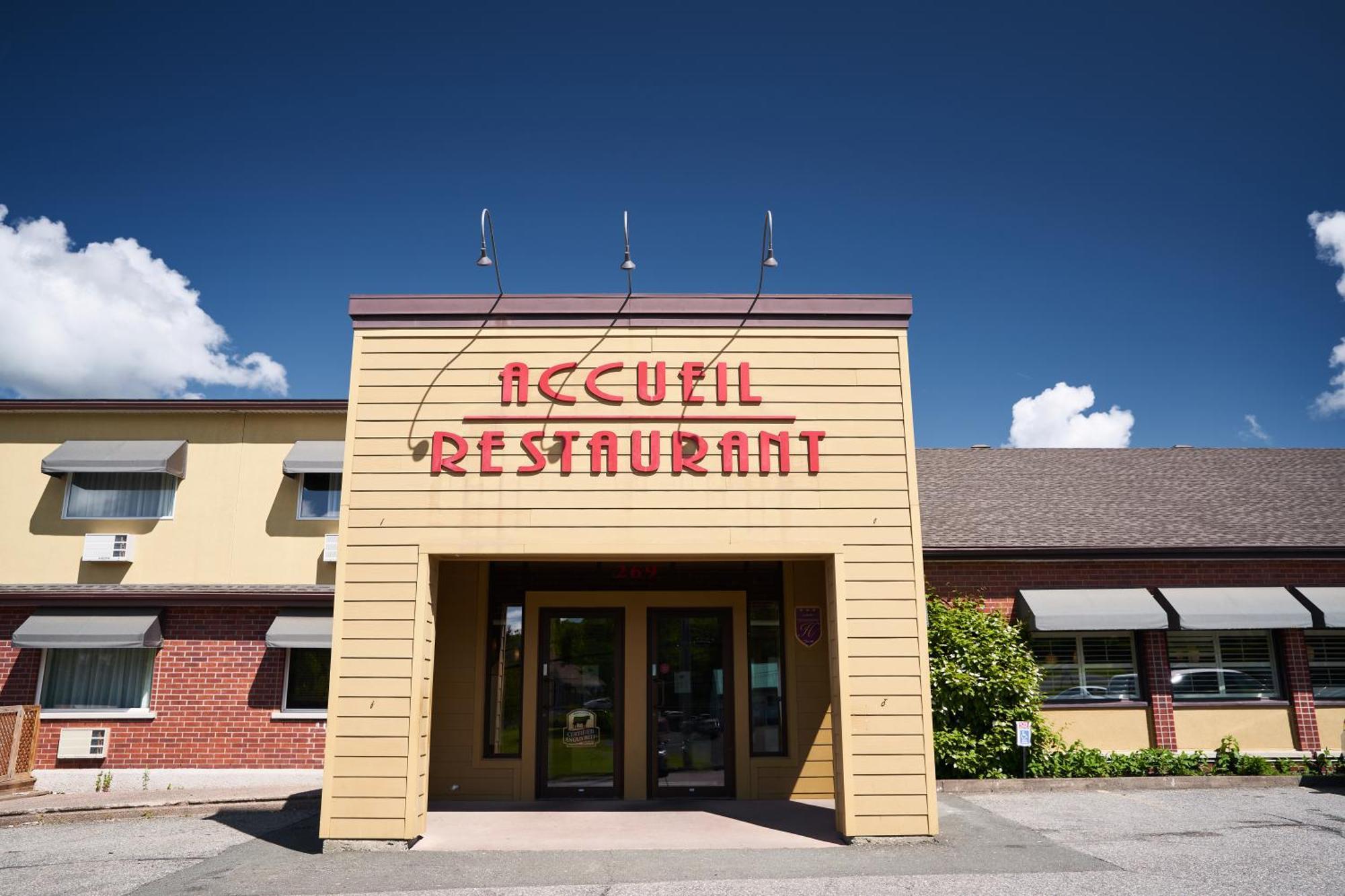 Hotel-Resto-Bar Le Journel Saint-Joseph-de-Beauce Esterno foto